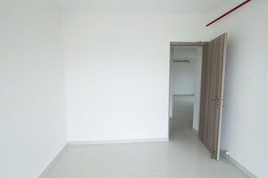 Room in 2 BHK Apartment at Rajdeep Vrindavan CHS, Vrindavan Society – for Rent