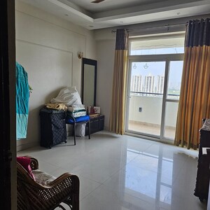 Room in 3 BHK Apartment at Parx Laureate, Sector 108 – for Rent