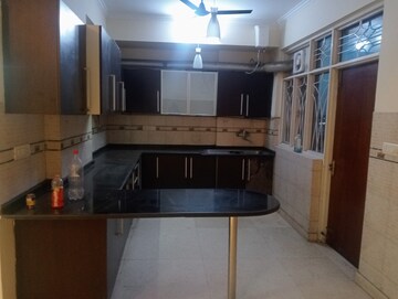 Kitchen in 3.5 BHK Apartment at Parsvnath Green Ville, Sector 48 – for Rent