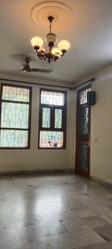 Room in 4 BHK Villa at Eros Rosewood Villas, Sector 50 – for Rent