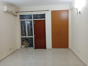 Room in 3 BHK Apartment at Parsvnath Green Ville, Sector 48 – for Rent