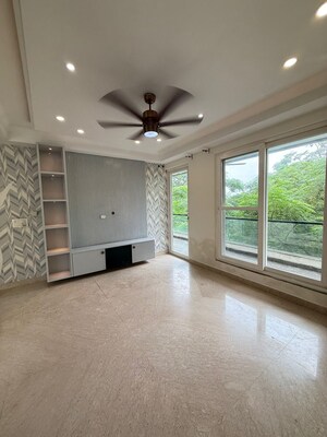 Room in 3 BHK Builder Floor at Uppal Southend, Sector 49 – for Rent