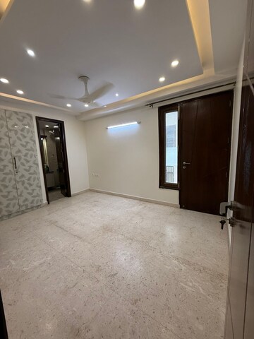 Room in 3 BHK Builder Floor at Uppal Southend, Sector 49 – for Rent