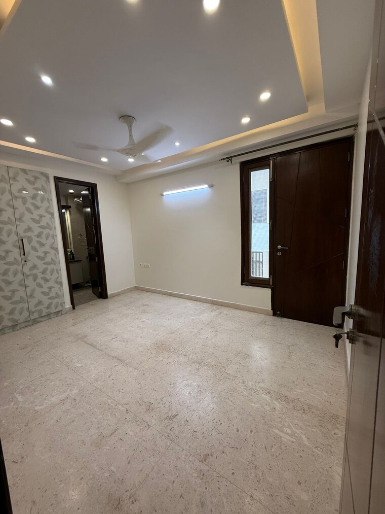 Room, uppal-southend 3 Bedroom 2000 Sq.Ft. Builder Floor In Sector 49 Gurgaon 9235410