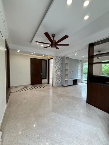 Room in 3 BHK Builder Floor at Uppal Southend, Sector 49 – for Rent