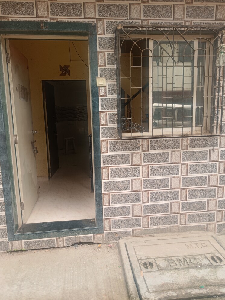 Balcony, ekta-nagar-chs Commercial Office Space 800 Sq.Ft. In Kandivali West Mumbai 9235422