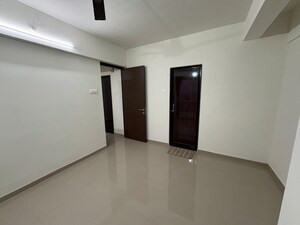 Room in 2 BHK Apartment at Lodha Luxuria, Majiwada – for Rent