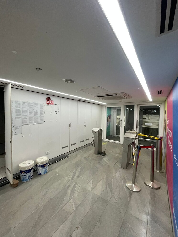  Parking, rnt marg Commercial Office Space 2000 Sq.Ft. In Rnt Marg Indore 9235428