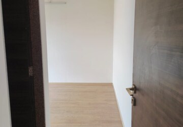 Room in 4 BHK Apartment at Kanakia Rainforest, Andheri East – for Rent
