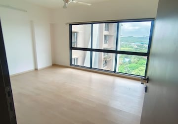Room in 4 BHK Apartment at Kanakia Rainforest, Andheri East – for Rent