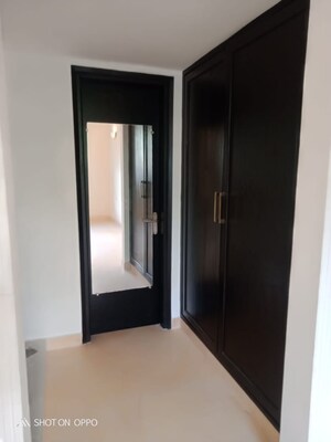 Room in 4 BHK Apartment at Vipul World Floors, Sector 48 – for Rent