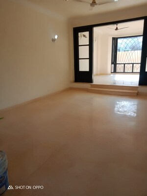 Bedroom in 4 BHK Apartment at Vipul World Floors, Sector 48 – for Rent