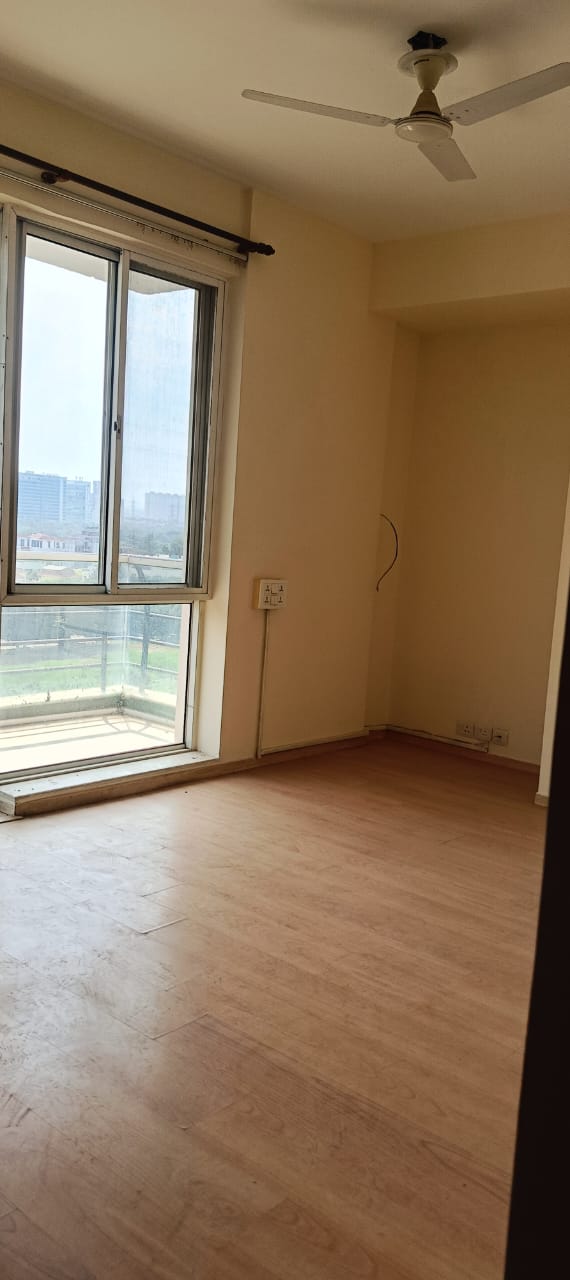 3 BHK + Servant Room Builder Floor For Rent in Unitech South City II