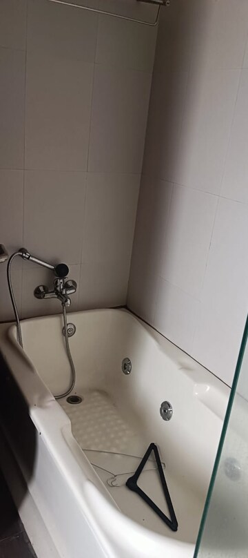 Bathroom in 3 BHK Builder Floor at Unitech South City II, Sector 50 – for Rent