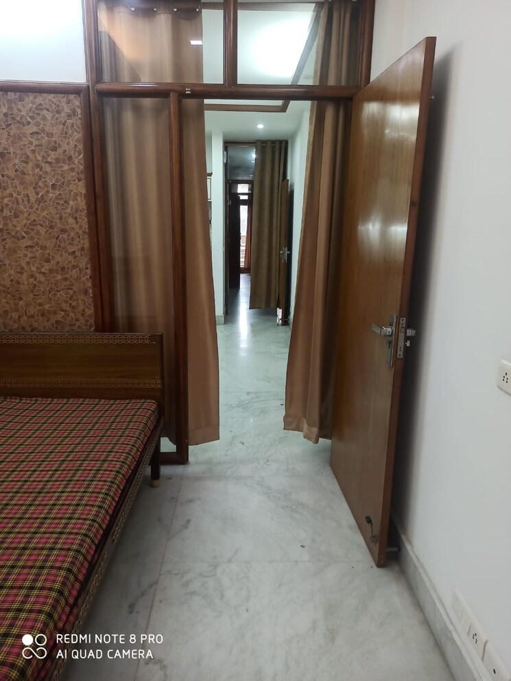Bedroom, lajpat nagar 2 Bedroom 100 Sq.Yd. Builder Floor In Lajpat Nagar Delhi 9235495
