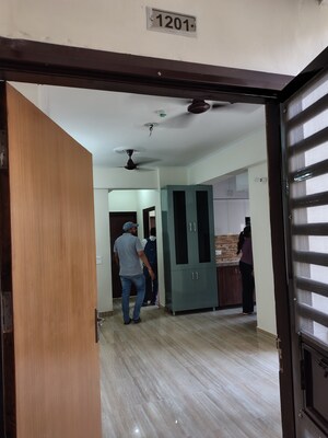 Room in 3 BHK Apartment at Amrapali Tropical Garden, Tech Zone 4 Greater Noida – for Rent