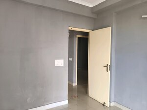 Room in 3 BHK Apartment at Spring Meadows, Tech Zone 4 Greater Noida – for Rent