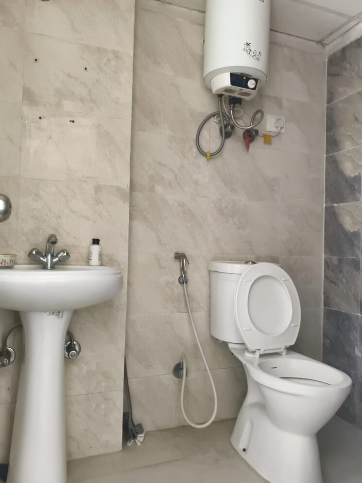 Bathroom, spring-meadows 3 Bedroom 1170 Sq.Ft. Apartment In Tech Zone 4 Greater Noida Greater Noida 9235510