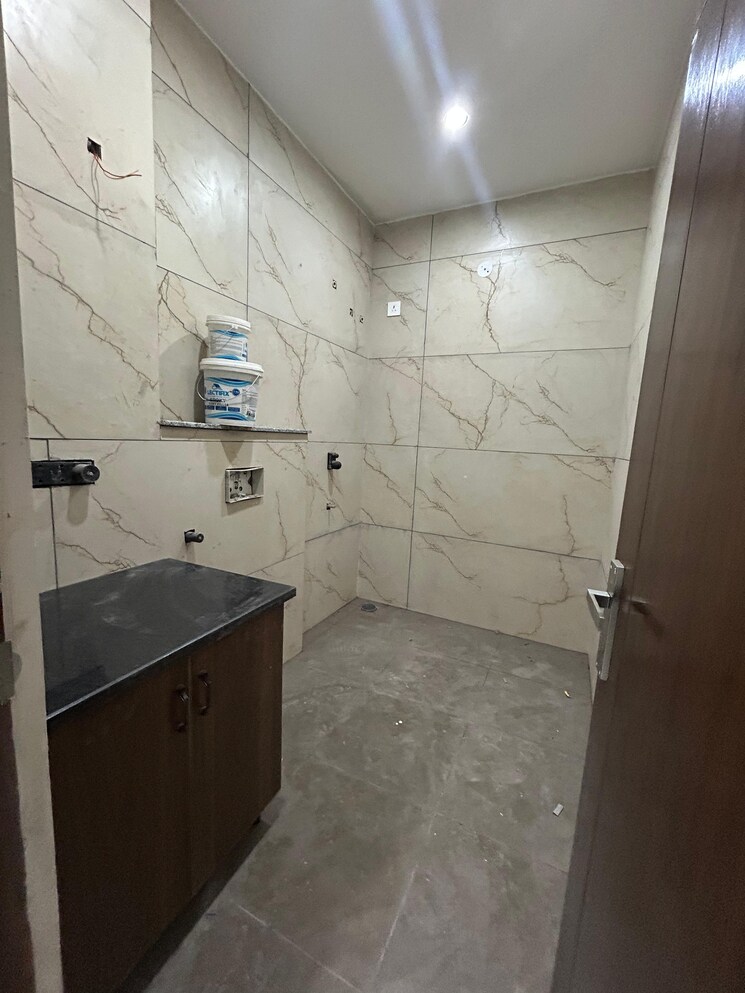 Bathroom, sahastradhara road 3 Bedroom 1800 Sq.Ft. Builder Floor In Sahastradhara Road Dehradun 9235606