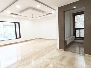 Room in 4 BHK Builder Floor at Vasant Kunj – for Rent
