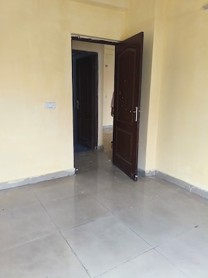 Room in 2 BHK Apartment at Gardenia Golf City, Sector 75 – for Rent