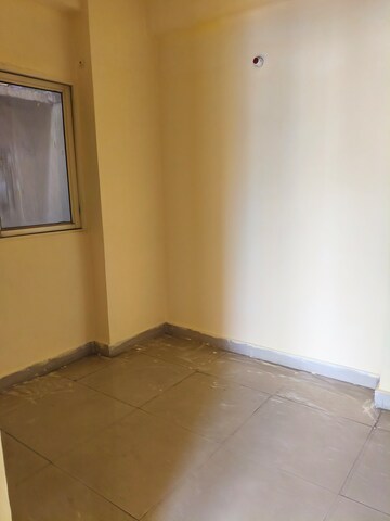 Room in 2 BHK Apartment at Gardenia Golf City, Sector 75 – for Rent
