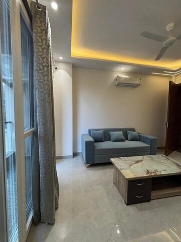 Living Room in 1.5 BHK Builder Floor at Ambience Mall, Sector 24 – for Rent