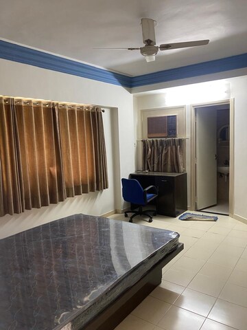 Room in 4 BHK Apartment at Bodakdev – for Rent