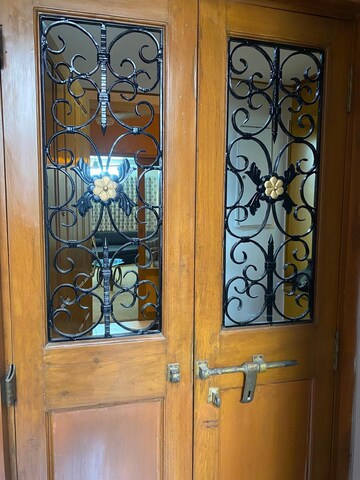 Furnished Amenities in 4 BHK Apartment at Bodakdev – for Rent
