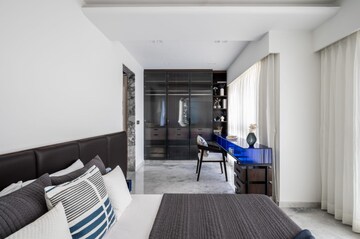 Bedroom in 6 BHK Apartment at Bayview Terraces, Prabhadevi – for Rent