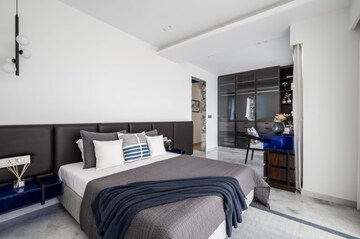 Bedroom in 6 BHK Apartment at Bayview Terraces, Prabhadevi – for Rent