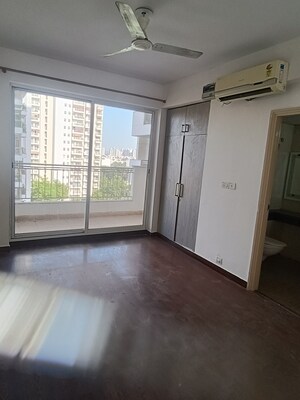 Room in 3 BHK Apartment at Bestech Park View Spa Next, Sector 67 – for Rent
