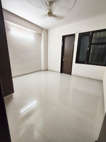 Room in 3 BHK Builder Floor at Bharat Residency Gurgaon, Sector 15 – for Rent