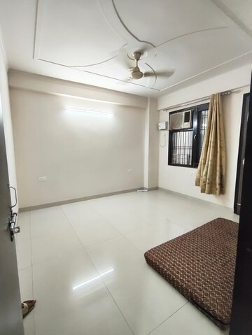 Room in 3 BHK Builder Floor at Bharat Residency Gurgaon, Sector 15 – for Rent