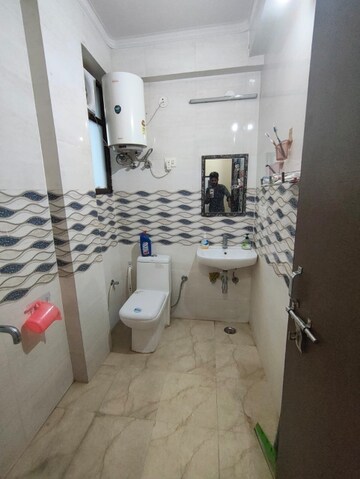 Team Area in 3 BHK Builder Floor at Bharat Residency Gurgaon, Sector 15 – for Rent