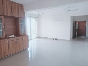 Room in 3.5 BHK Apartment at Orchid Petals, Sector 49 – for Rent