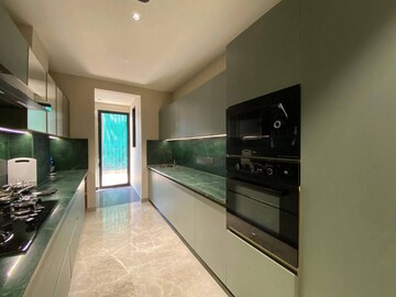 Room in 2 BHK Builder Floor at Ambience Mall, Sector 24 – for Rent