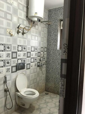 Master Bedroom in 2 BHK Builder Floor at Satyam Plaza, Sector 15 – for Rent