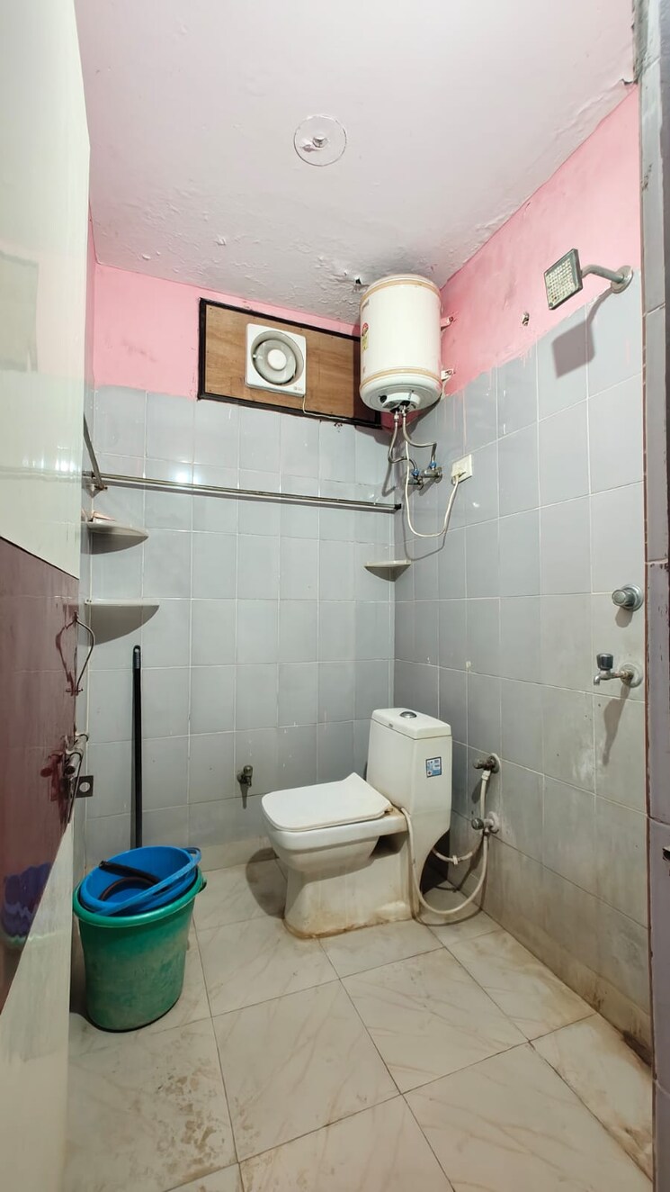 Bathroom, govindpuri 2 Bedroom 600 Sq.Ft. Builder Floor In Govindpuri Delhi 9235792