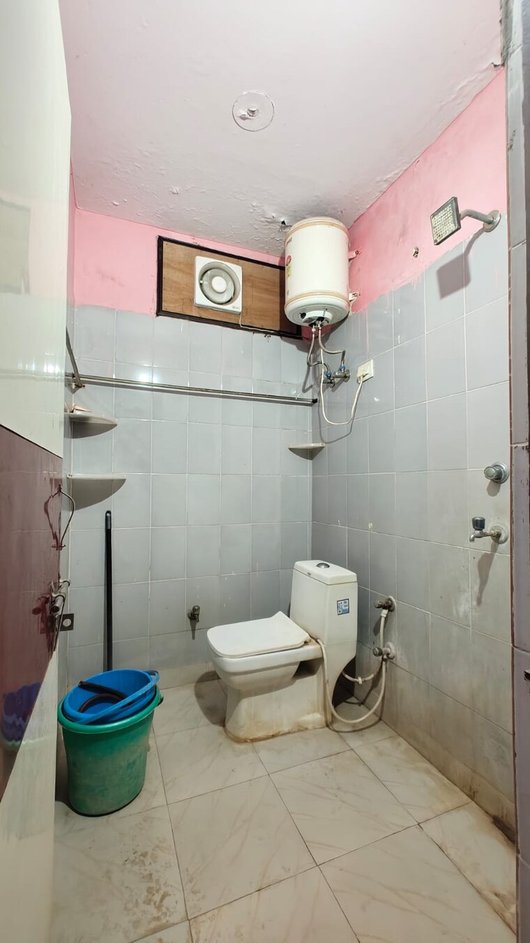 Bathroom, govindpuri 2 Bedroom 600 Sq.Ft. Builder Floor In Govindpuri Delhi 9235792