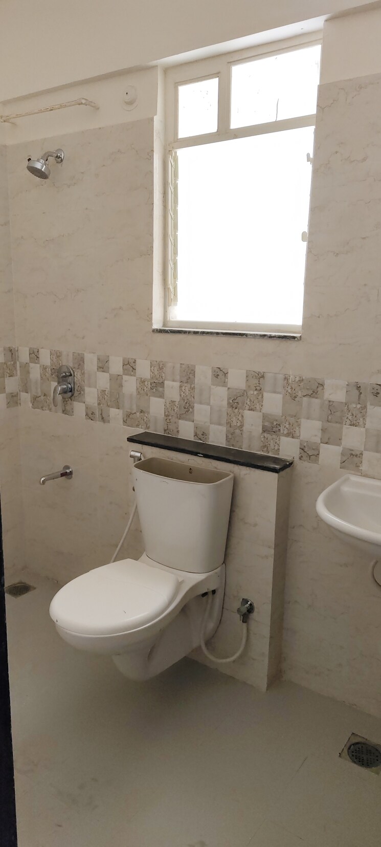 Bathroom, vtp-leonara 2 Bedroom 857 Sq.Ft. Apartment In Mahalunge Pune 9235787