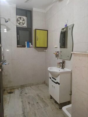 Bathroom in 3 BHK Builder Floor at AS Tower, Sector 45 – for Rent