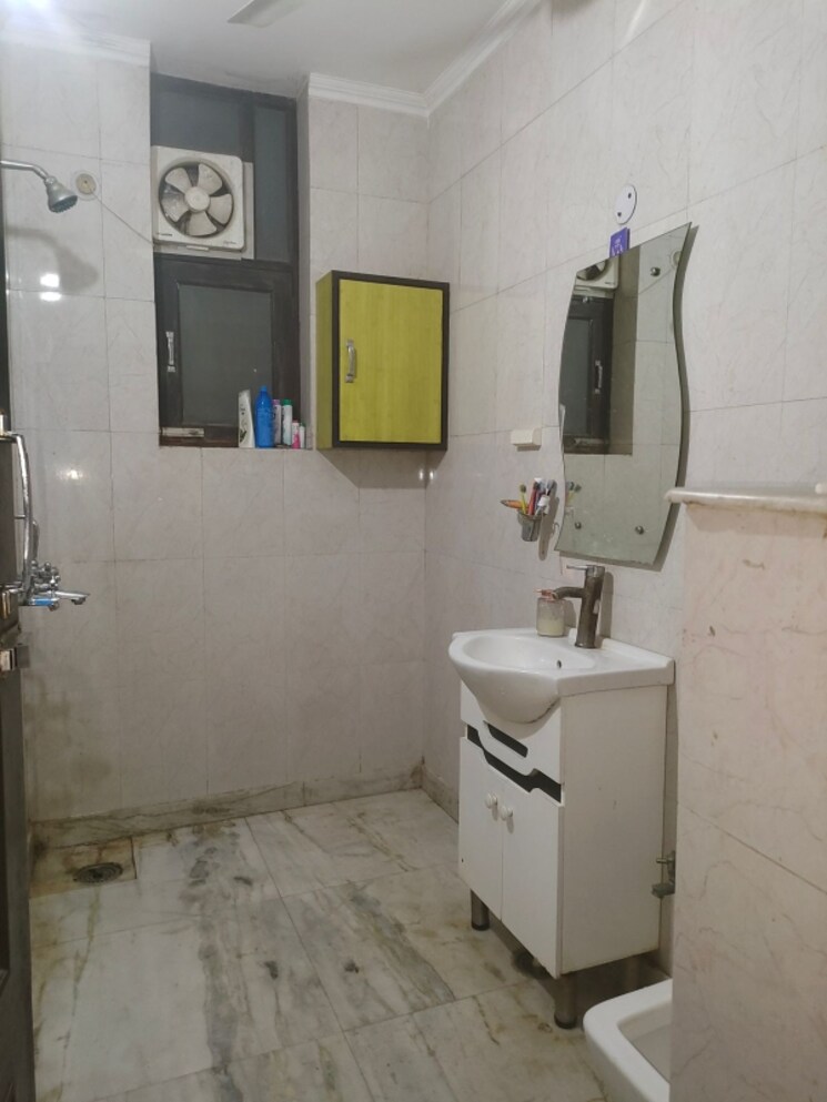 Bathroom, as-tower 3 Bedroom 1500 Sq.Ft. Builder Floor In Sector 45 Gurgaon 9235804
