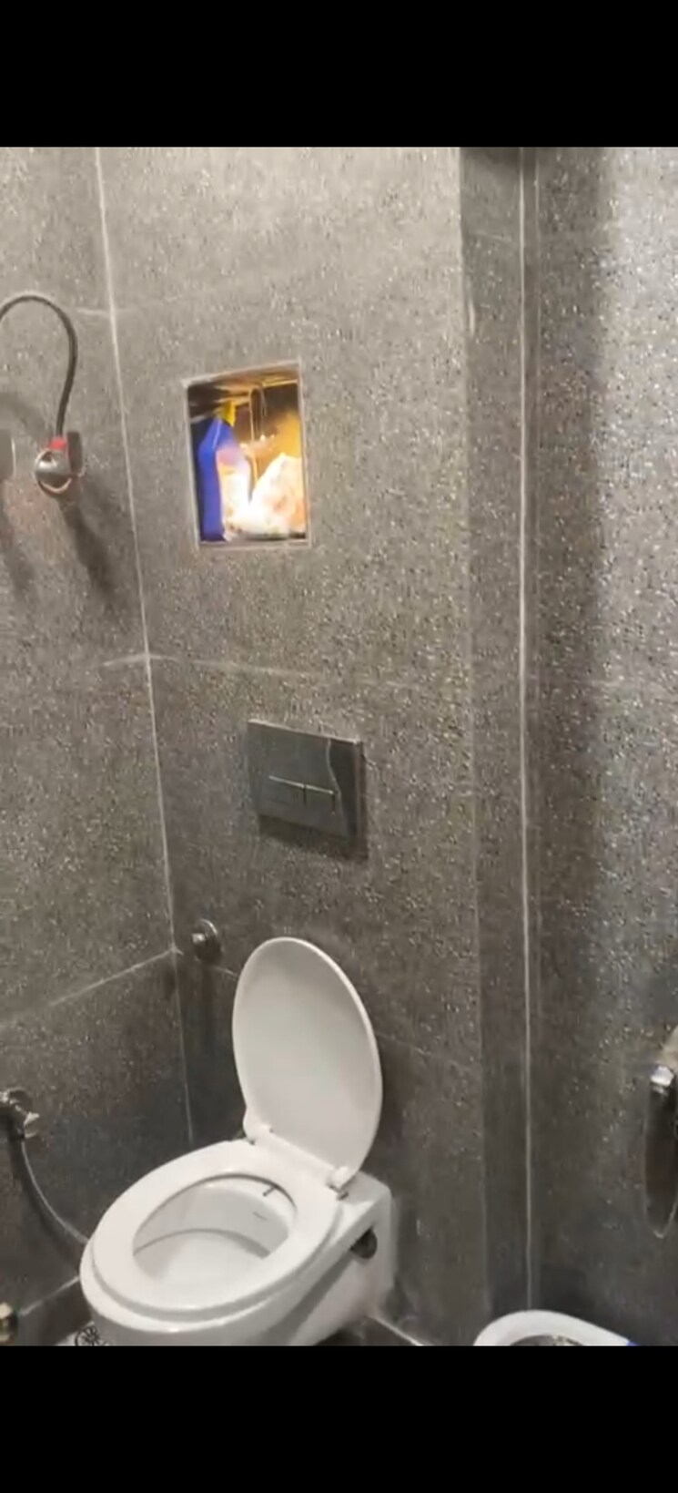 Bathroom, dwarka mor 3 Bedroom 85 Sq.Yd. Builder Floor In Dwarka Mor Delhi 9235794