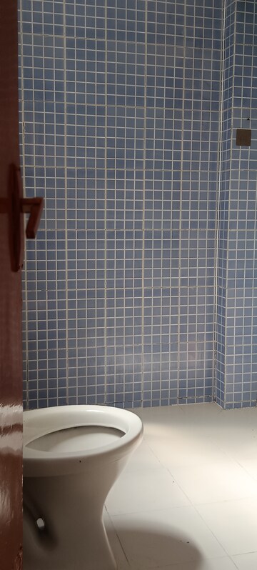 Bathroom in 2.5 BHK Builder Floor at M2K The White House, Sector 57 – for Rent