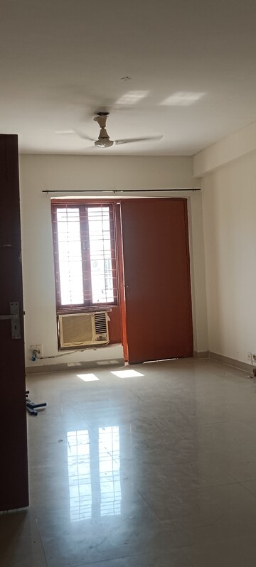 Room in 2.5 BHK Builder Floor at M2K The White House, Sector 57 – for Rent