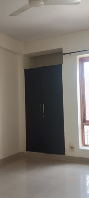 Room in 2.5 BHK Builder Floor at M2K The White House, Sector 57 – for Rent