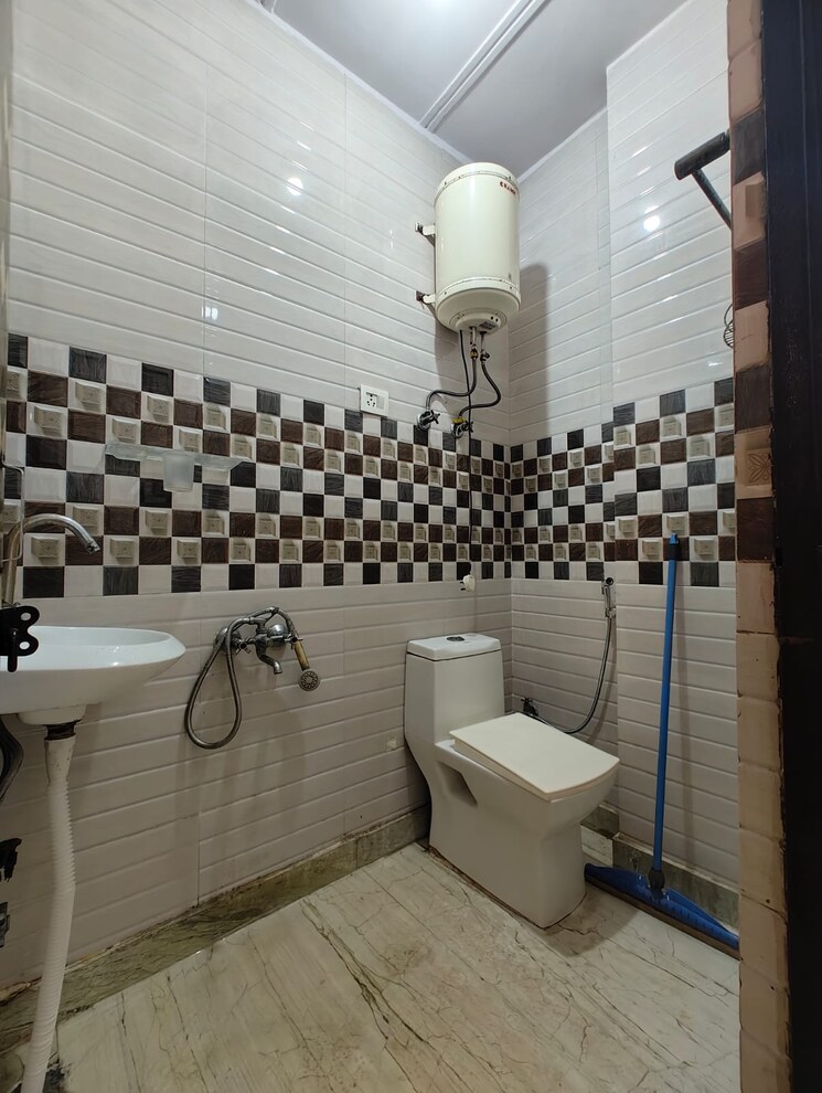 Team Area, govindpuri 2 Bedroom 600 Sq.Ft. Builder Floor In Govindpuri Delhi 9235823