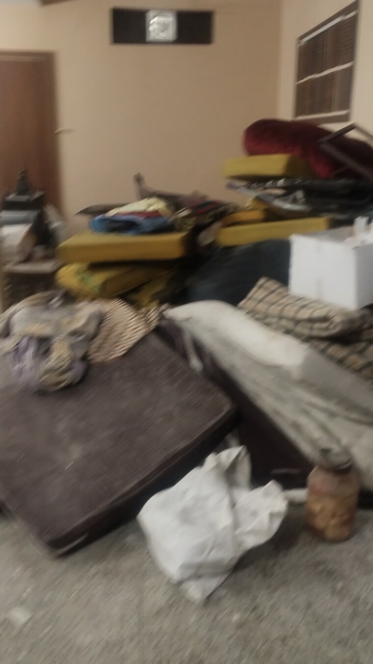 Living Room, shivalik colony 2 Bedroom 150 Sq.Yd. Builder Floor In Shivalik Colony Delhi 9235956