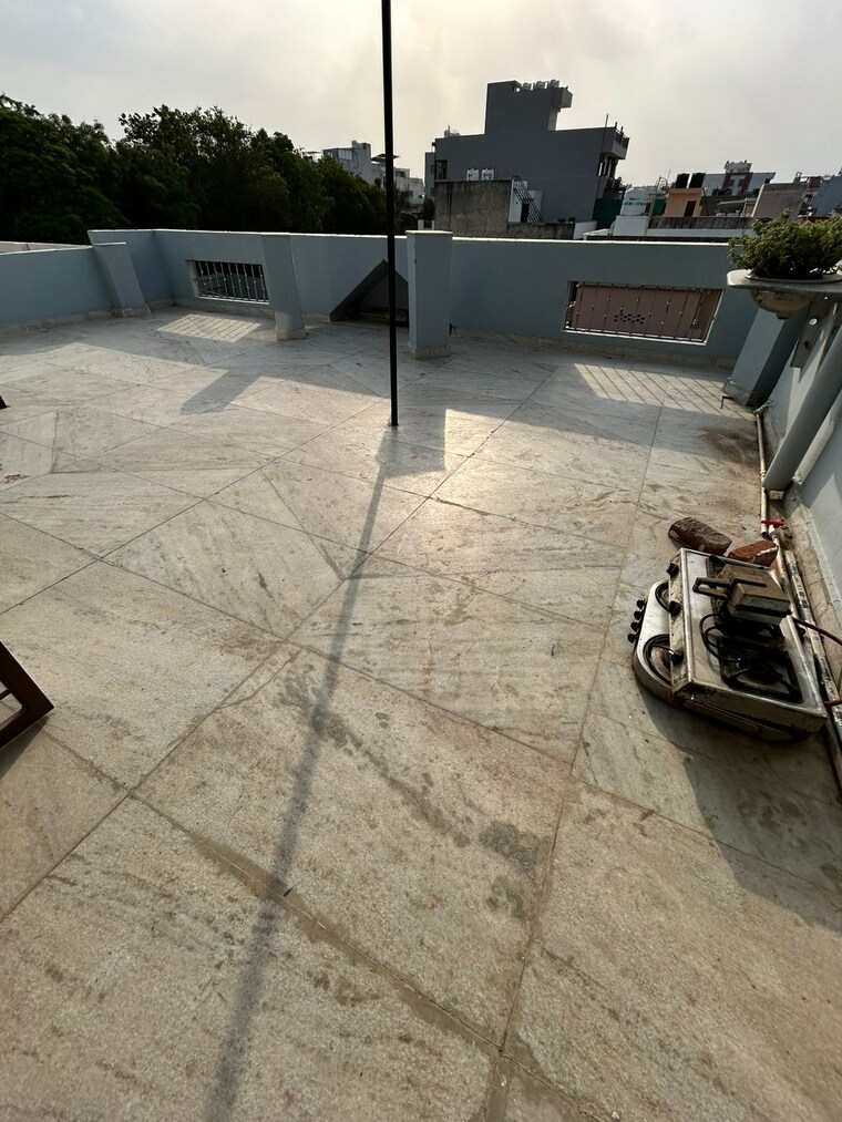  Parking, sector 22 2 Bedroom 1600 Sq.Ft. Independent House In Sector 22 Gurgaon 9235916